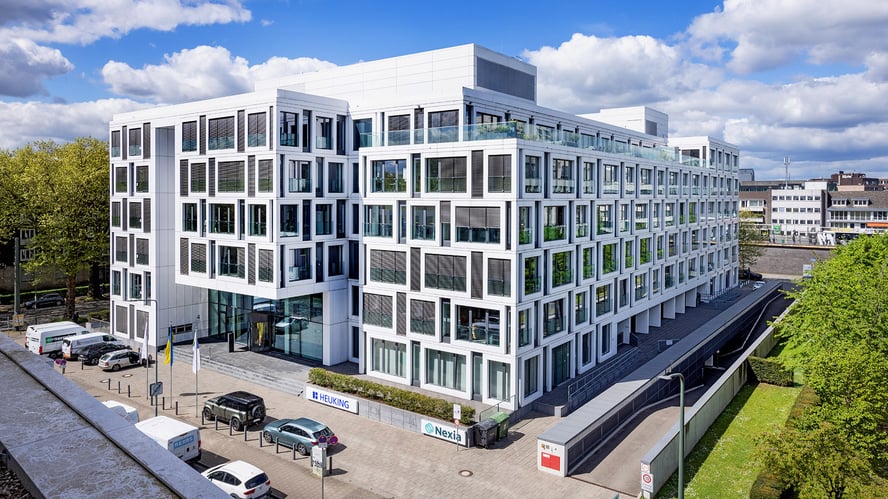 HEUKING_Düsseldorf_Ansicht Süd- u. Ost-Fassade_leicht erhöht