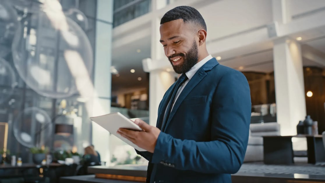 consulting-man-smiling-to-tablet