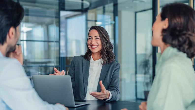 consulting-woman-talking-to-couple-discussing