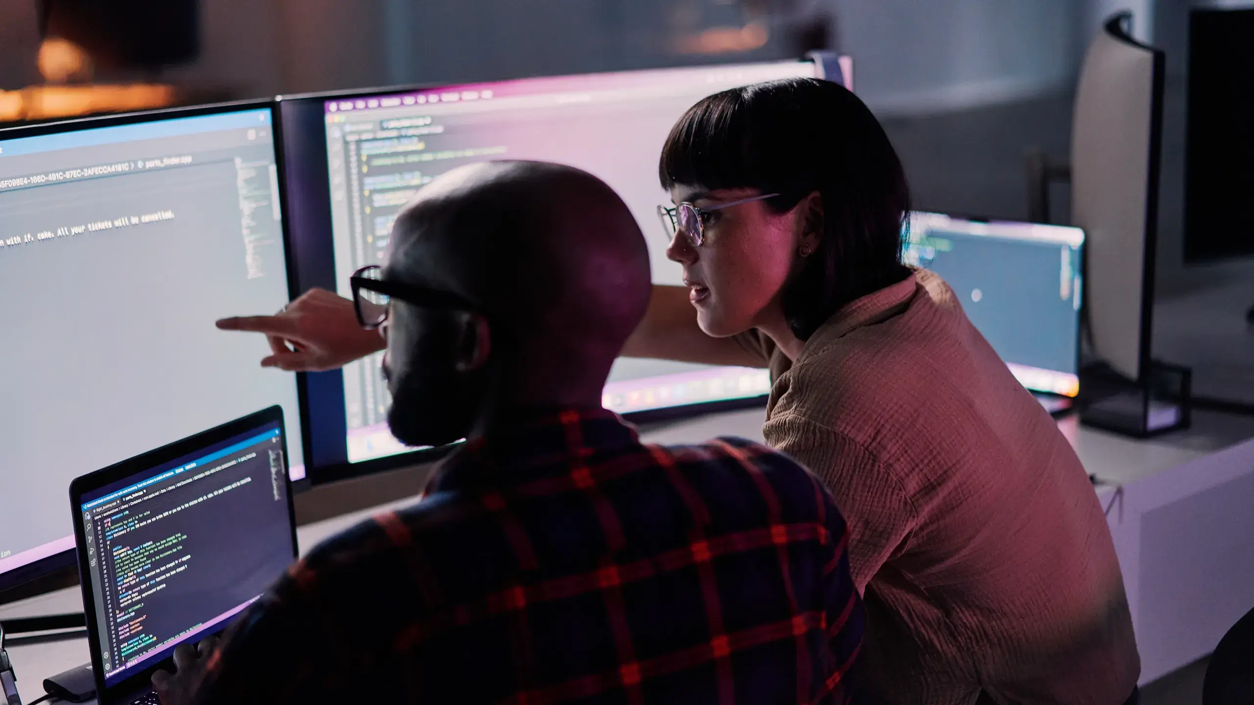 IT controllers discussing showback vs chargeback