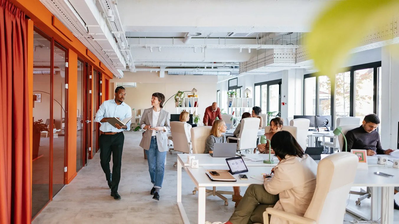 esm-hr-office-with-people-walking-and-working