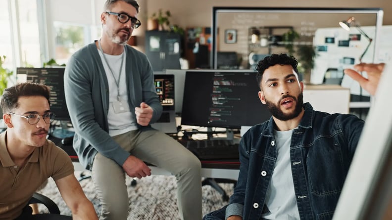 esm-itsm-three-man-discussing-code