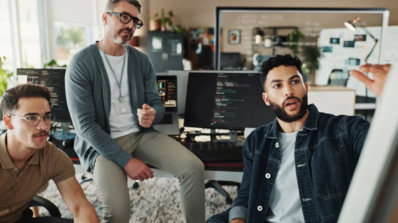 esm-itsm-three-man-discussing-code