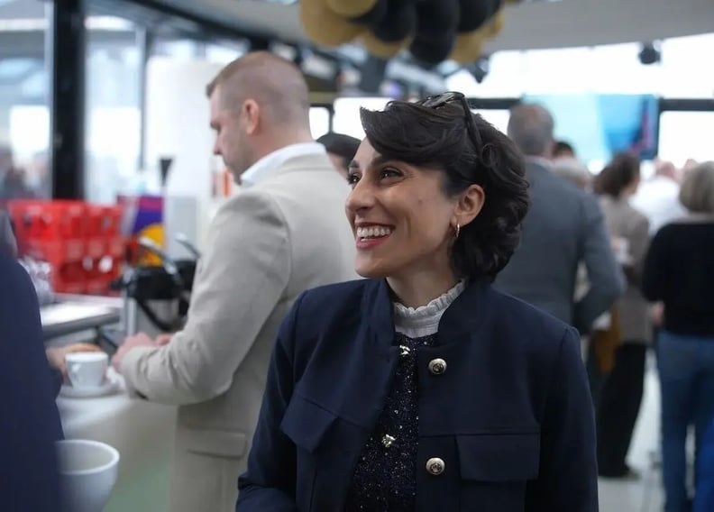 serviceware account managerin kev im gespraech